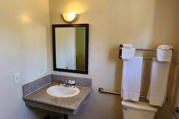 Vince S Motel Inc