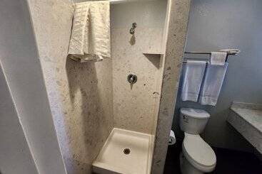 Vince S Motel Inc