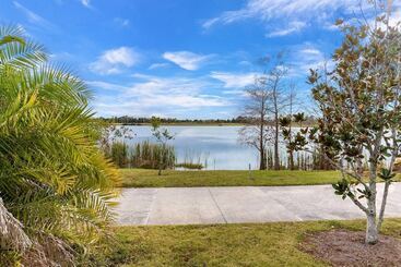 Fresh And Remodeled In Vista Cay! Townhome   3br/3.5ba 3vc045
