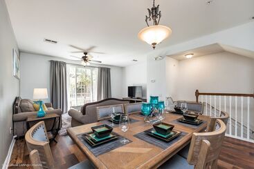 Fresh And Remodeled In Vista Cay! Townhome   3br/3.5ba 3vc045