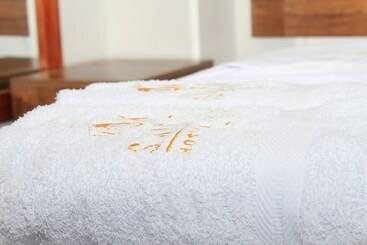 Golden Vox Hotel Suite