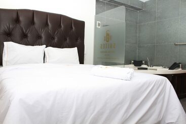 Golden Vox Hotel Suite