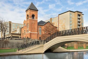 هتل Homewood Suites By Hilton Indianapolis Downtown Iupui