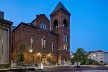 هتل Homewood Suites By Hilton Indianapolis Downtown Iupui