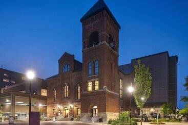هتل Homewood Suites By Hilton Indianapolis Downtown Iupui