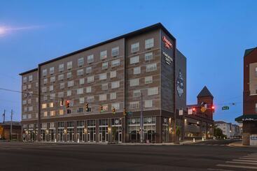 هتل Homewood Suites By Hilton Indianapolis Downtown Iupui