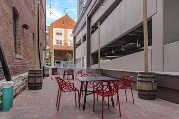 هتل Homewood Suites By Hilton Indianapolis Downtown Iupui
