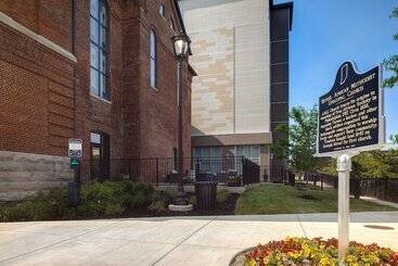 هتل Homewood Suites By Hilton Indianapolis Downtown Iupui