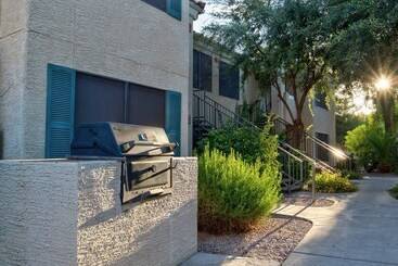 Luxury Paradise Valley Condo, Complete Remodel!