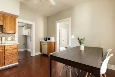 Two Units Entire Stylish Restored House On Frankfort Ave By Cozysuites