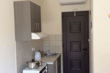 تختخواب و صبحانه Elena Rooms