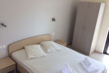 تختخواب و صبحانه Elena Rooms