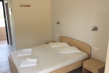تختخواب و صبحانه Elena Rooms