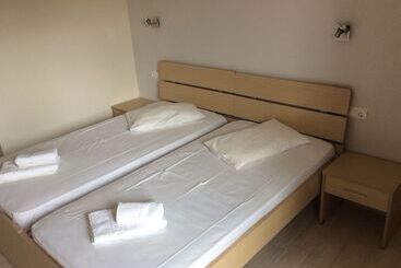 تختخواب و صبحانه Elena Rooms