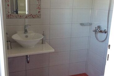 تختخواب و صبحانه Elena Rooms