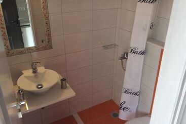 تختخواب و صبحانه Elena Rooms
