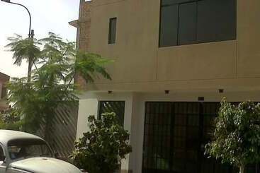 مسافرخانه Javi's Rooms