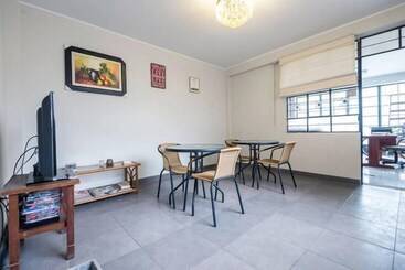 مسافرخانه Javi's Rooms