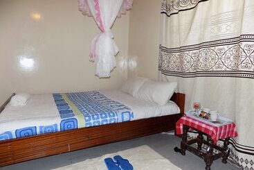 هتل 116 47 Fanaka South Crescent House
