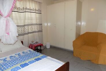 هتل 116 47 Fanaka South Crescent House
