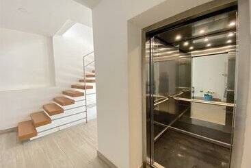 هتل Aventura Deluxe Suites Rooftop Pool