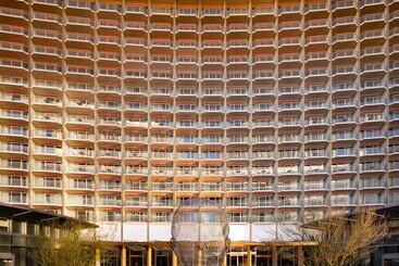 هتل Fairmont Century Plaza Gold Experience