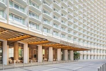 هتل Fairmont Century Plaza Gold Experience