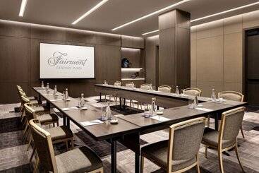 هتل Fairmont Century Plaza Gold Experience