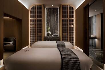 هتل Fairmont Century Plaza Gold Experience