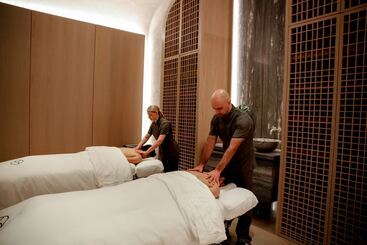 هتل Fairmont Century Plaza Gold Experience