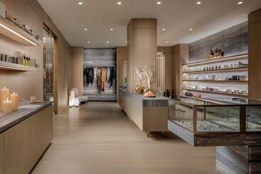 هتل Fairmont Century Plaza Gold Experience