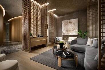 هتل Fairmont Century Plaza Gold Experience