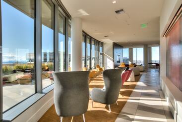 هتل Furnished Apartments On Pine Street