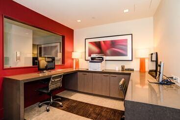 هتل Furnished Apartments On Pine Street