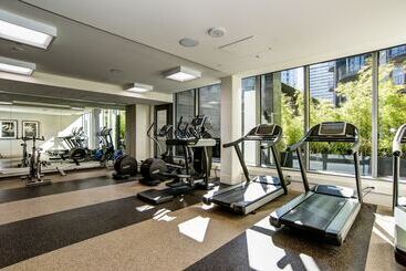 هتل Furnished Apartments On Pine Street