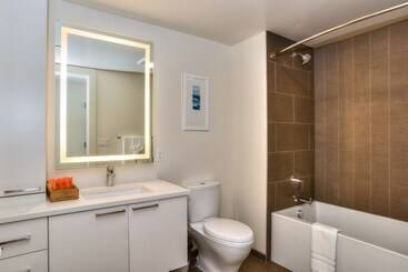 هتل Furnished Apartments On Pine Street