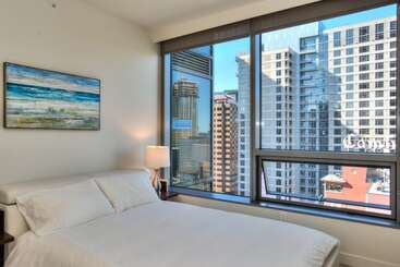 هتل Furnished Apartments On Pine Street