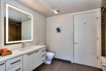 هتل Furnished Apartments On Pine Street