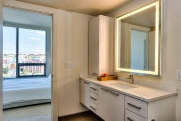 هتل Furnished Apartments On Pine Street