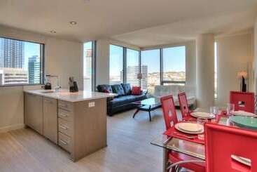 هتل Furnished Apartments On Pine Street