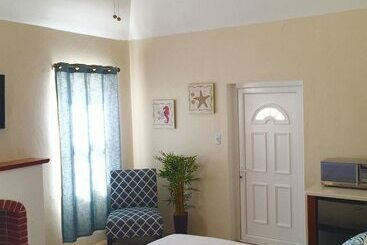 هتل Paraquet Apartments