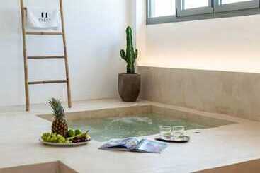 هتل Parea Paros   Adults Only