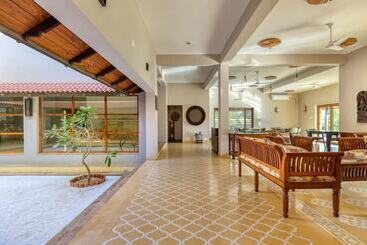 هتل The Kutchh Courtyard