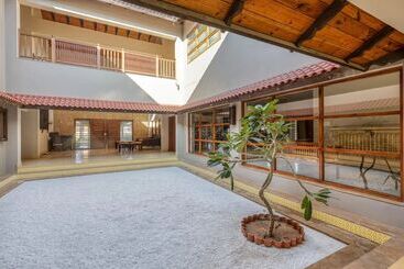 هتل The Kutchh Courtyard