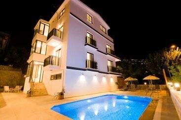 Kaya Apartments