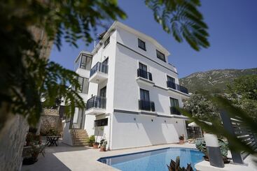 Kaya Apartments