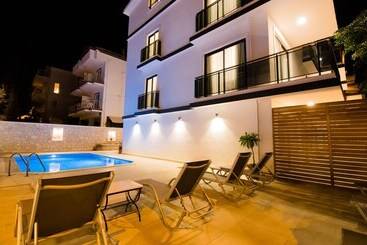 Kaya Apartments