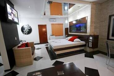 Motel Xanadú   Adults Only