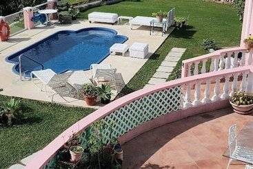 پانسیون Bermuda Connections Guest House