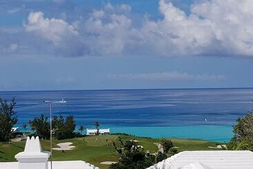 پانسیون Bermuda Connections Guest House